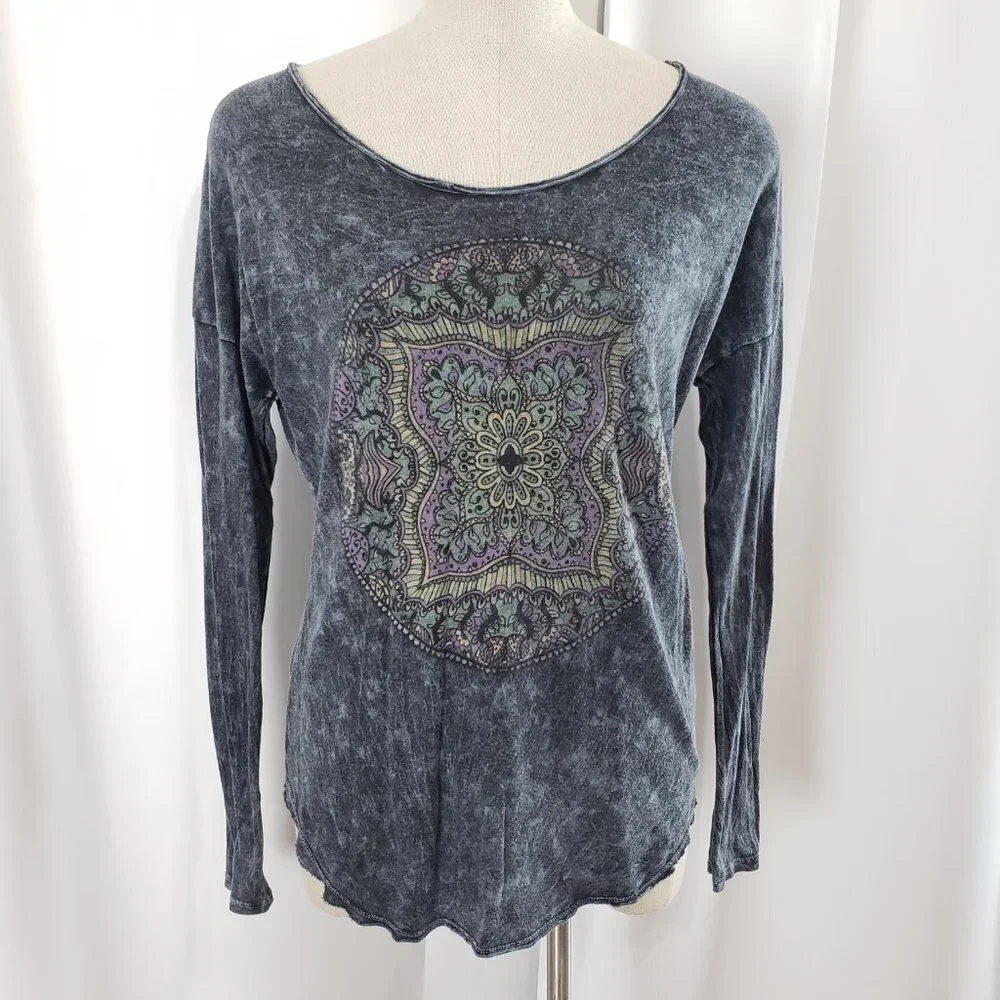 Signorelli Washed Out Distressed Graphic Bohemian Top Medium - Picture 6 of 12
